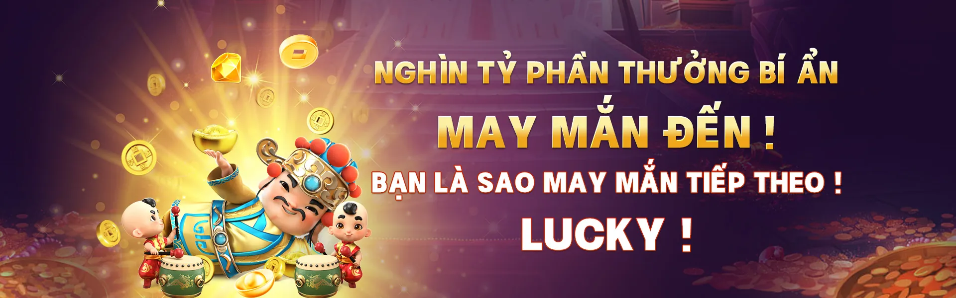 Sân vận động lớn với khán giả cổ vũ, biểu tượng cá cược thể thao OKKING99